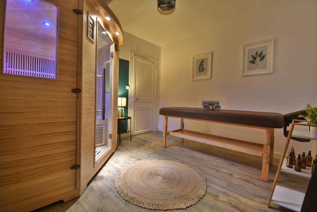 *Au Sauna De Maintenon* Luaran gambar