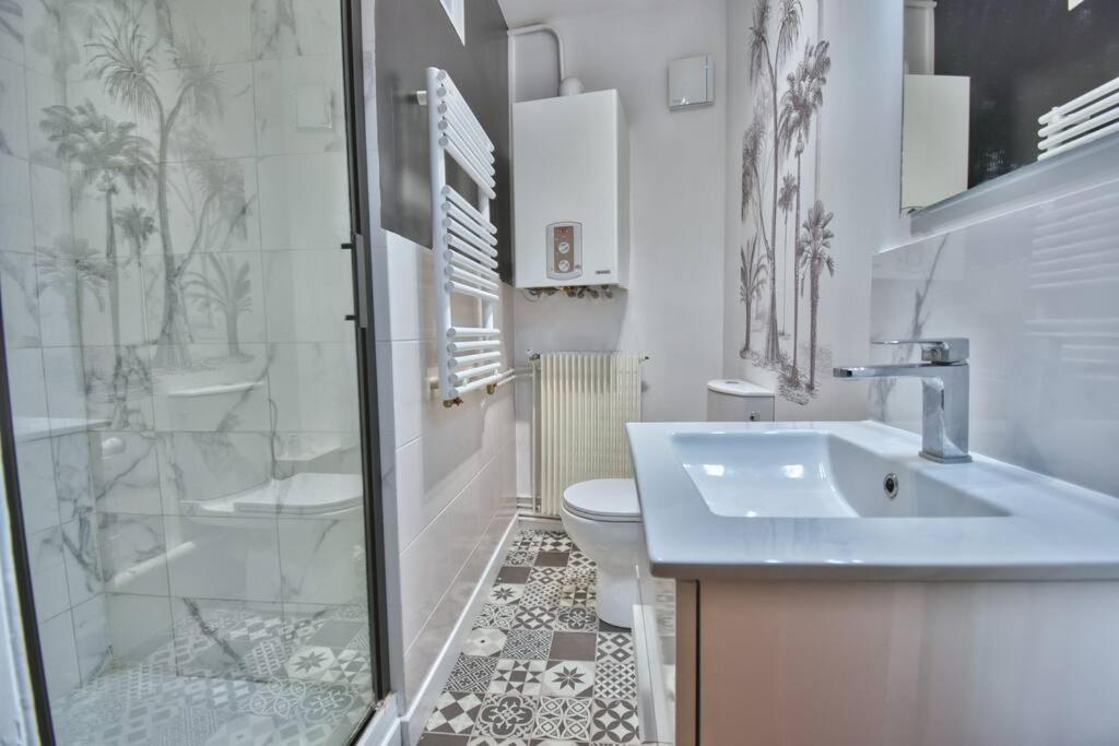 *Au Sauna De Maintenon* Luaran gambar